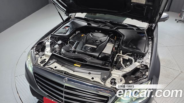 Mercedes-Benz E-Class (W213) E300 4MATIC Exclusive 2018 — фото 6