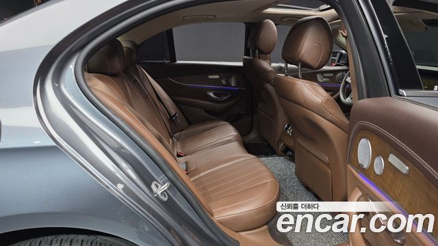 Mercedes-Benz E-Class (W213) E300 4MATIC Exclusive 2018 — фото 12