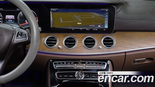 Mercedes-Benz E-Class (W213) E300 4MATIC Exclusive 2018 — фото 14
