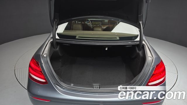 Mercedes-Benz E-Class (W213) E300 4MATIC Exclusive 2018 — фото 20