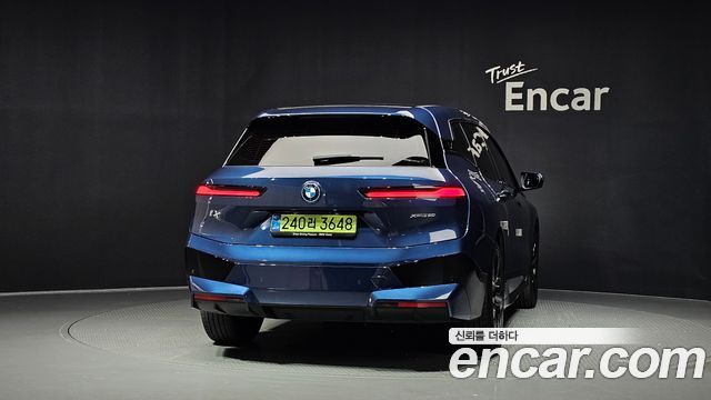 BMW iX xDrive50 Sports Plus 2023 — фото 4