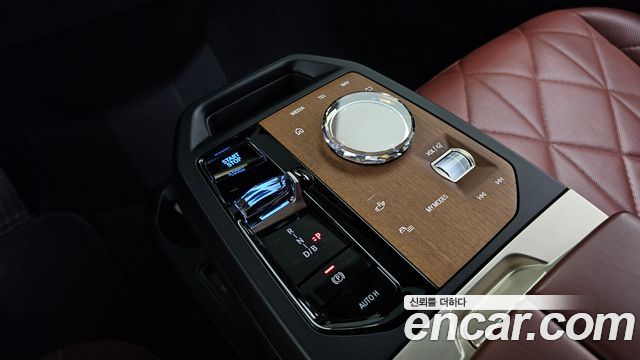 BMW iX xDrive50 Sports Plus 2023 — фото 9