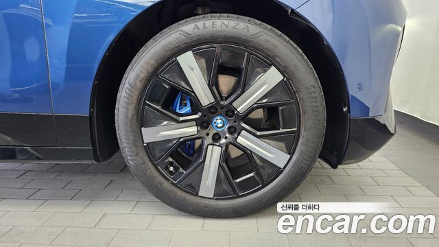 BMW iX xDrive50 Sports Plus 2023 — фото 21