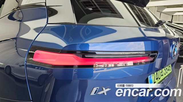 BMW iX xDrive50 Sports Plus 2023 — фото 23