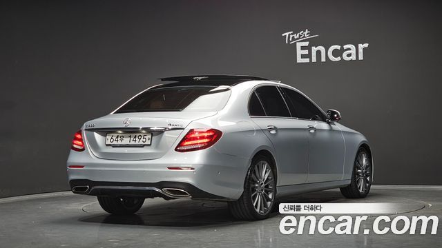 Mercedes-Benz E-Class (W213) E300 4MATIC AMG Line 2017 — фото 2