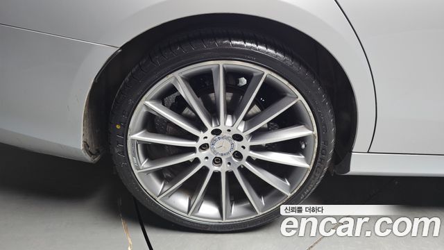Mercedes-Benz E-Class (W213) E300 4MATIC AMG Line 2017 — фото 5