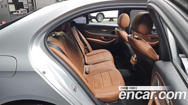 Mercedes-Benz E-Class (W213) E300 4MATIC AMG Line 2017 — фото 11