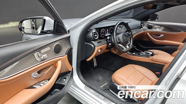 Mercedes-Benz E-Class (W213) E300 4MATIC AMG Line 2017 — фото 12