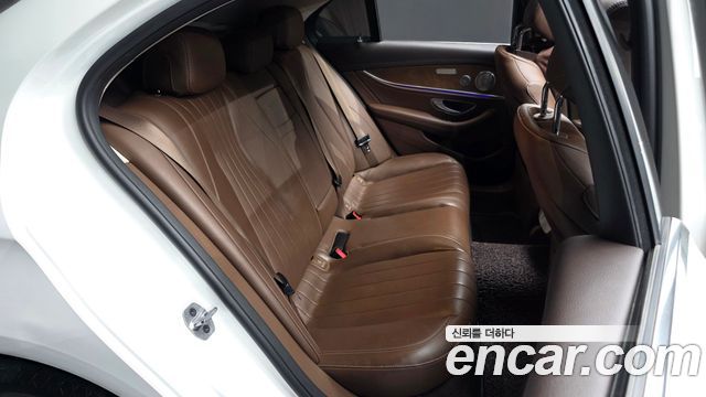 Mercedes-Benz E-Class (W213) E300 4MATIC Exclusive 2019 — фото 11