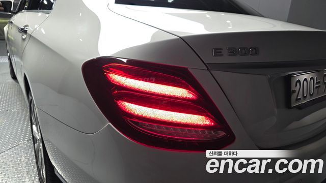 Mercedes-Benz E-Class (W213) E300 4MATIC Exclusive 2019 — фото 23