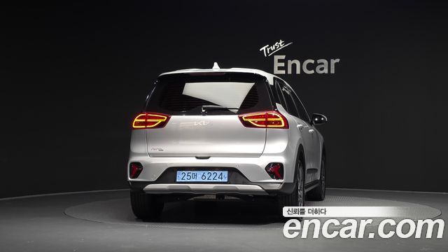Kia Niro Plus Air 2023 — фото 4