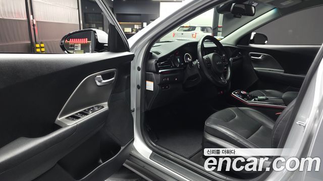 Kia Niro Plus Air 2023 — фото 10