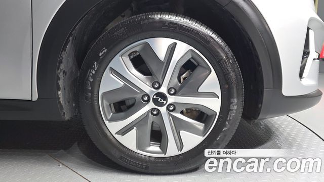 Kia Niro Plus Air 2023 — фото 21