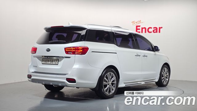 Kia Carnival 9-Seater Luxury 2019 — фото 2