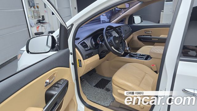 Kia Carnival 9-Seater Luxury 2019 — фото 10