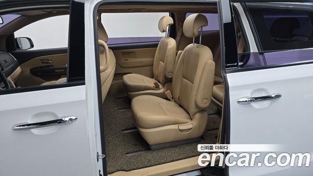 Kia Carnival 9-Seater Luxury 2019 — фото 11