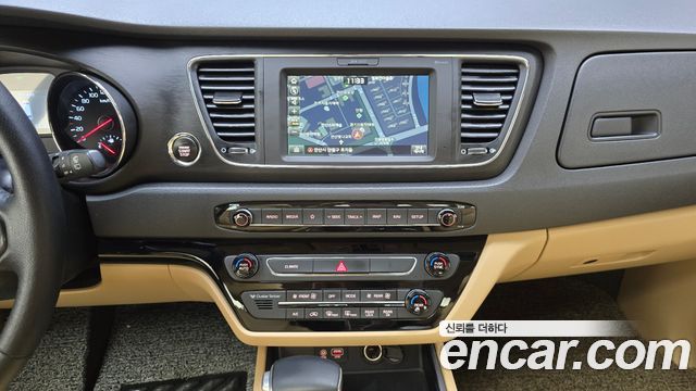 Kia Carnival 9-Seater Luxury 2019 — фото 12