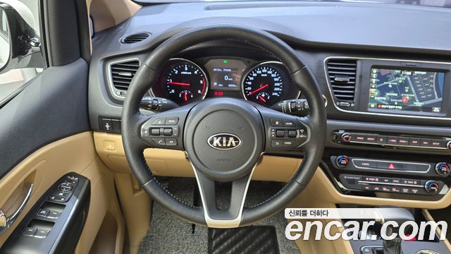 Kia Carnival 9-Seater Luxury 2019 — фото 13