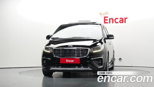 Kia Carnival 9-Seater Luxury 2019 — фото 3