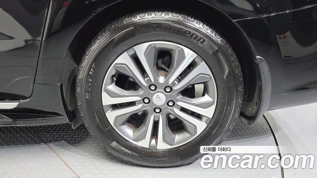 Kia Carnival 9-Seater Luxury 2019 — фото 5