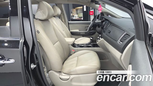 Kia Carnival 9-Seater Luxury 2019 — фото 11