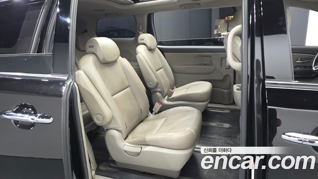 Kia Carnival 9-Seater Luxury 2019 — фото 12