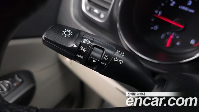 Kia Carnival 9-Seater Luxury 2019 — фото 17