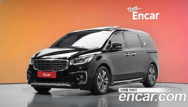 Kia Carnival 9-Seater Luxury 2019 — фото 1