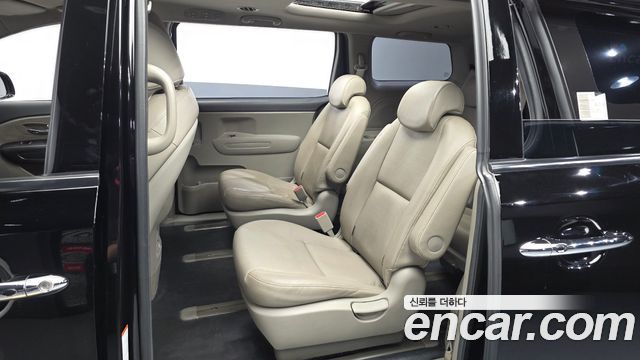Kia Carnival 9-Seater Luxury 2019 — фото 26