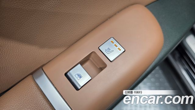 Hyundai Grandeur (GN7) 2,5 Gasoline 2WD Premium 2023 — фото 27