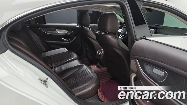 Mercedes-Benz CLS-Class (C257) CLS300d AMG Line 2019 — фото 11