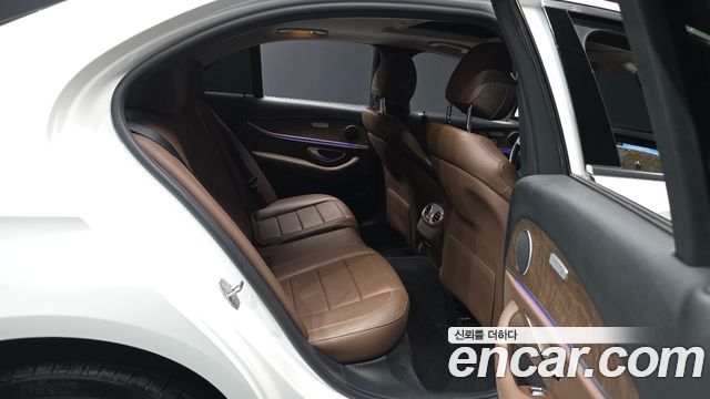 Mercedes-Benz E-Class (W213) E300 4MATIC Exclusive 2018 — фото 12