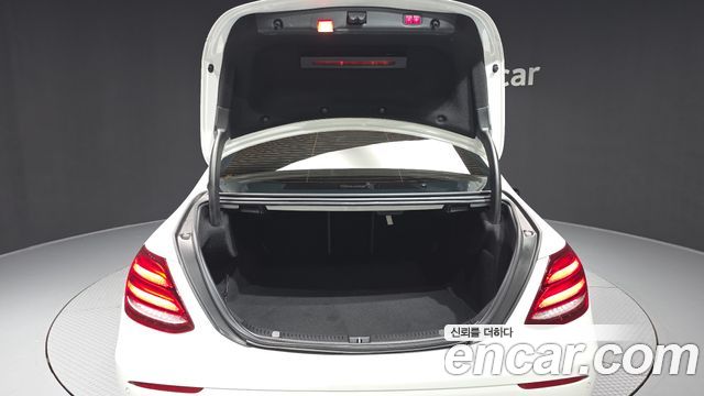 Mercedes-Benz E-Class (W213) E300 4MATIC Exclusive 2018 — фото 20