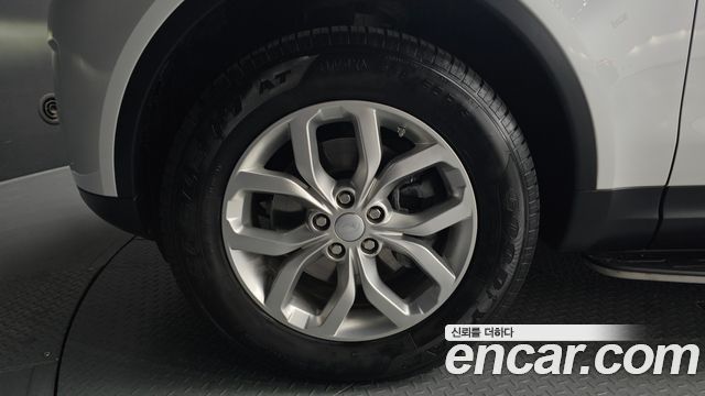 Land Rover Discovery 5 2.0 SD4 SE 2018 — фото 5