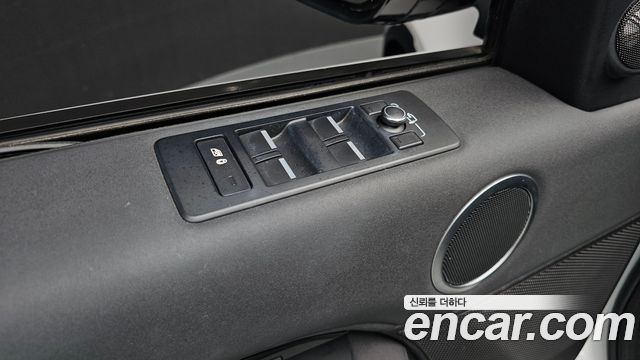 Land Rover Discovery 5 2.0 SD4 SE 2018 — фото 16