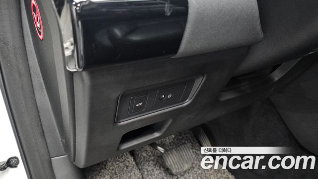 Land Rover Discovery 5 2.0 SD4 SE 2018 — фото 17