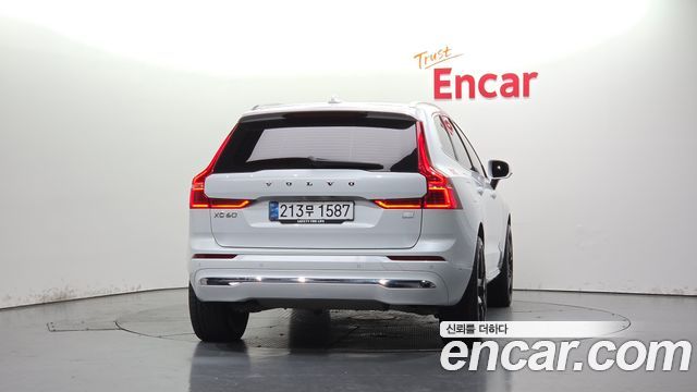 Volvo XC60 (II) T8 Ultimate Bright 2023 — фото 4