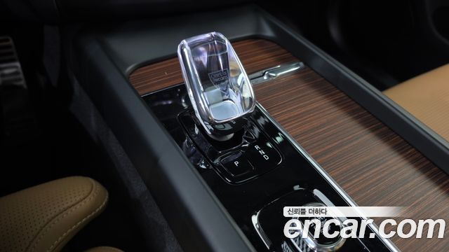Volvo XC60 (II) T8 Ultimate Bright 2023 — фото 9