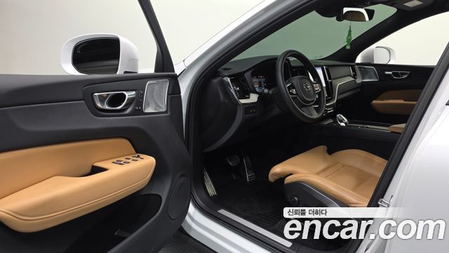 Volvo XC60 (II) T8 Ultimate Bright 2023 — фото 10
