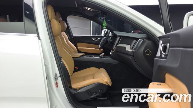 Volvo XC60 (II) T8 Ultimate Bright 2023 — фото 11