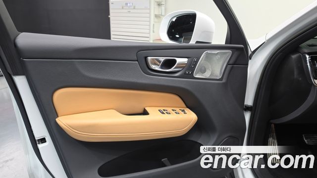 Volvo XC60 (II) T8 Ultimate Bright 2023 — фото 24