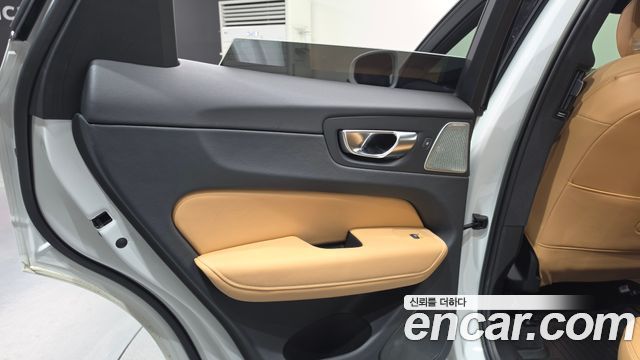 Volvo XC60 (II) T8 Ultimate Bright 2023 — фото 25