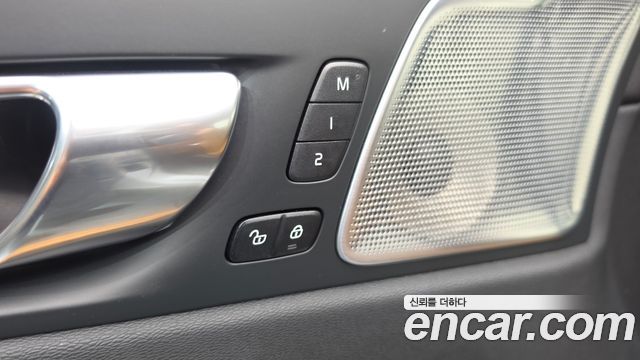 Volvo XC60 (II) T8 Ultimate Bright 2023 — фото 30