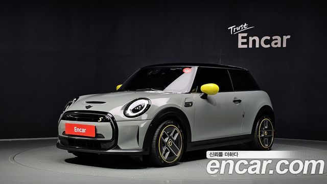 MINI Cooper Electric SE Electric 3rd 2023 — фото 1