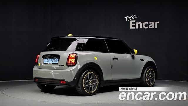 MINI Cooper Electric SE Electric 3rd 2023 — фото 2