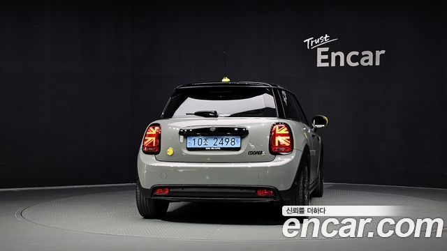 MINI Cooper Electric SE Electric 3rd 2023 — фото 4