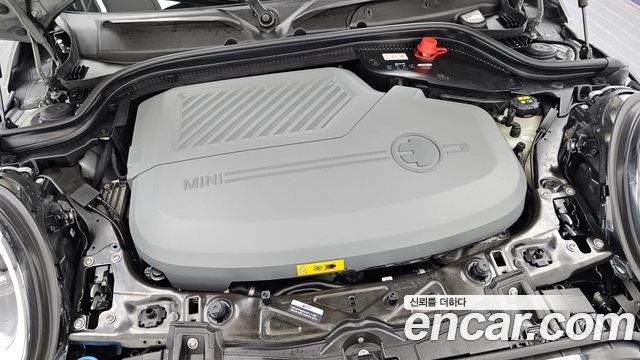 MINI Cooper Electric SE Electric 3rd 2023 — фото 6