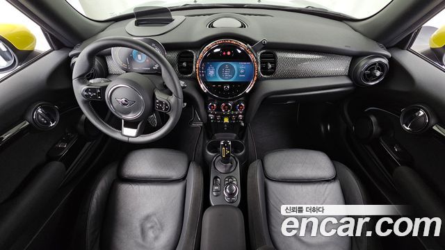 MINI Cooper Electric SE Electric 3rd 2023 — фото 7