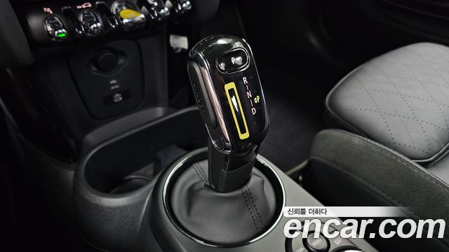 MINI Cooper Electric SE Electric 3rd 2023 — фото 9