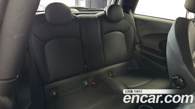 MINI Cooper Electric SE Electric 3rd 2023 — фото 16
